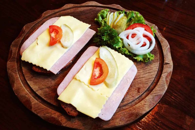 Ham-and-cheese-bread-(Gouda)
